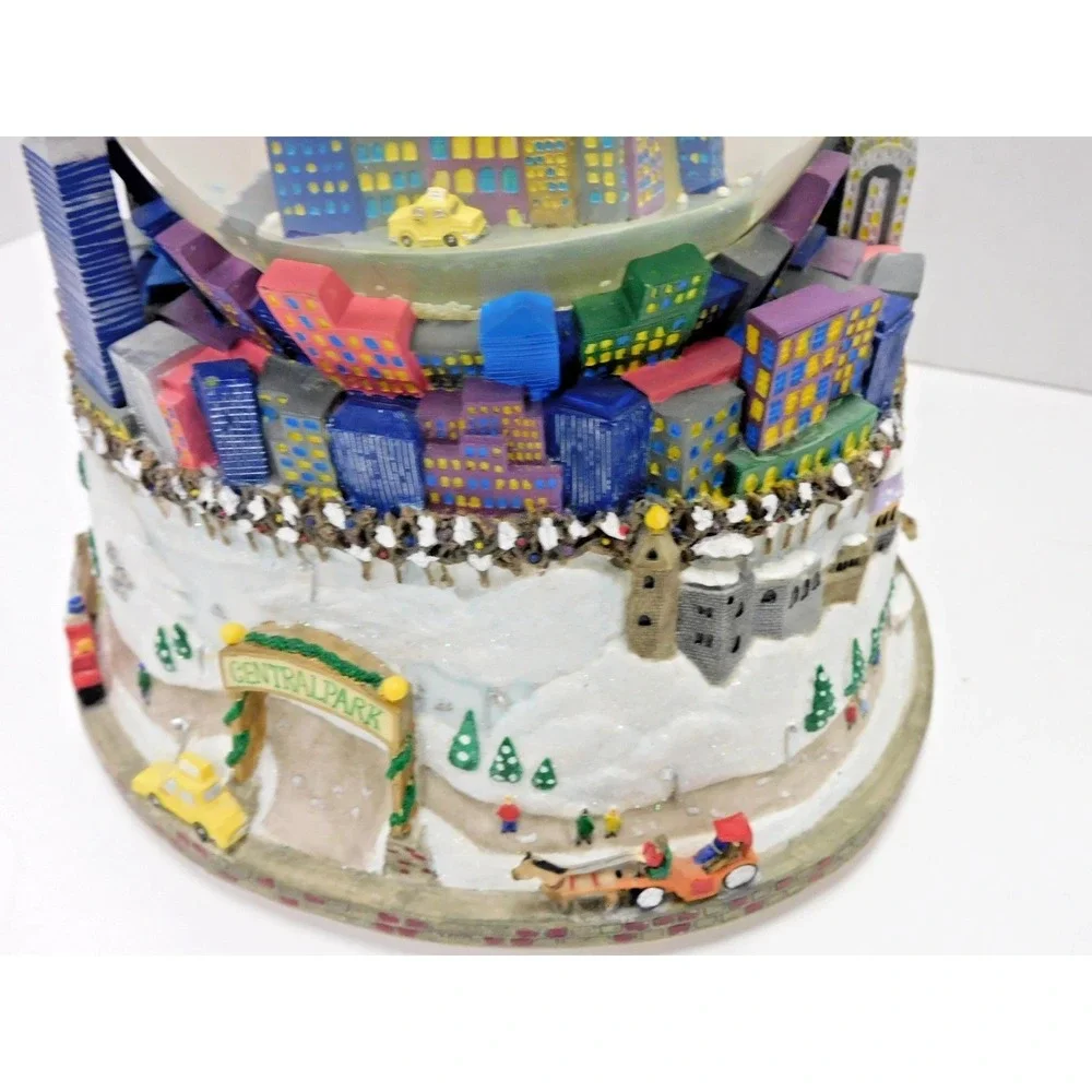 Bloomingdales Big Brown Bag New York City Snow Globe Glass Resin DW679
